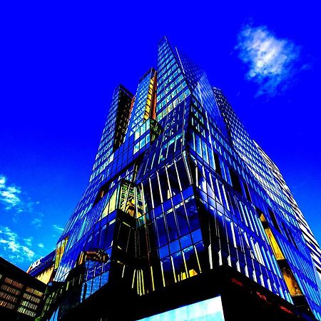 スイスホテル サラエボ サラエヴォ エクステリア 写真 The building at night