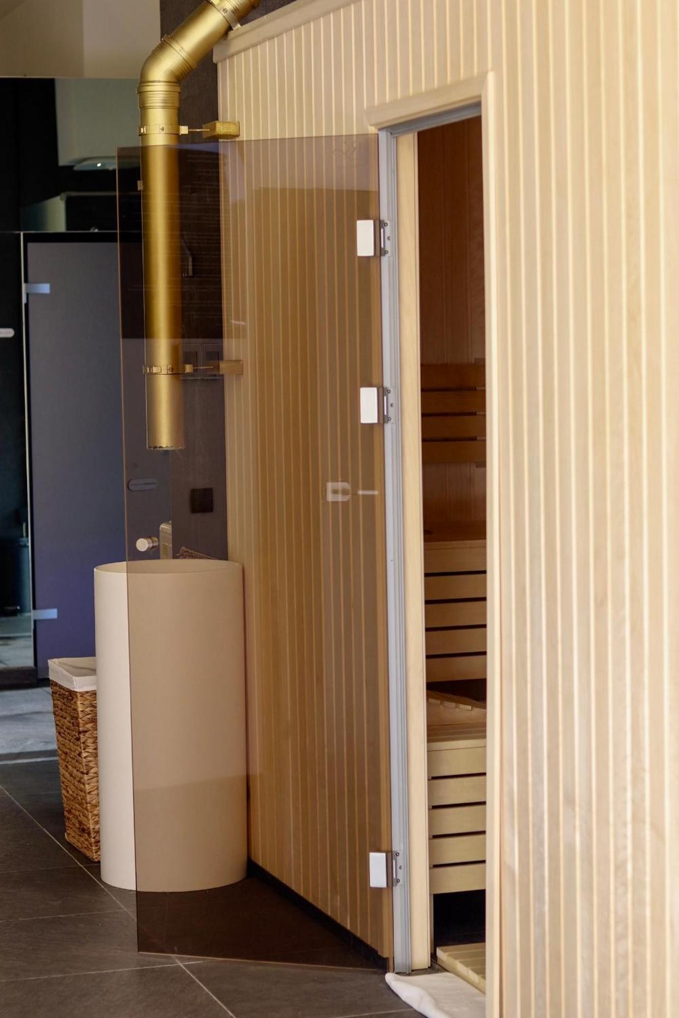 スイスホテル サラエボ サラエヴォ エクステリア 写真 A modern Finnish sauna