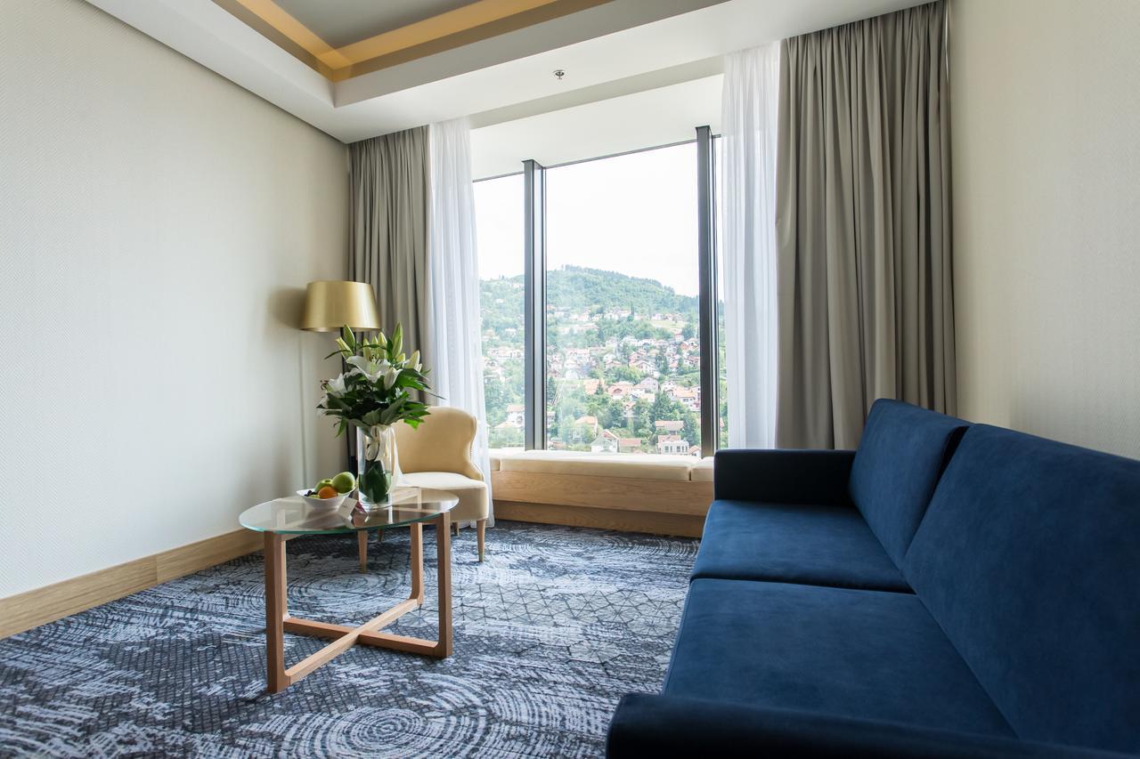 スイスホテル サラエボ サラエヴォ エクステリア 写真 A suite at the hotel