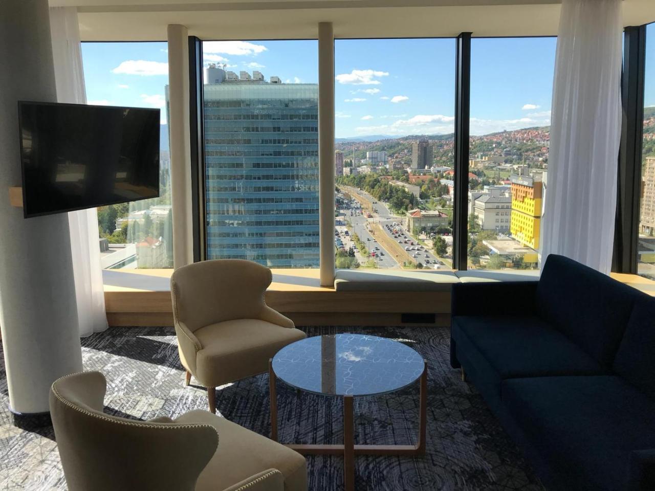 スイスホテル サラエボ サラエヴォ エクステリア 写真 A living room in a typical apartment