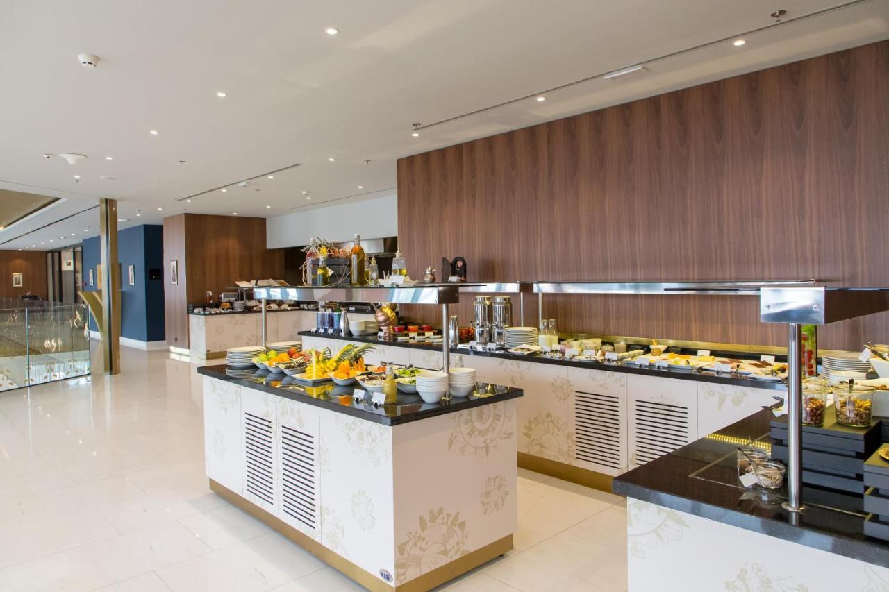 スイスホテル サラエボ サラエヴォ エクステリア 写真 The buffet at the lounge