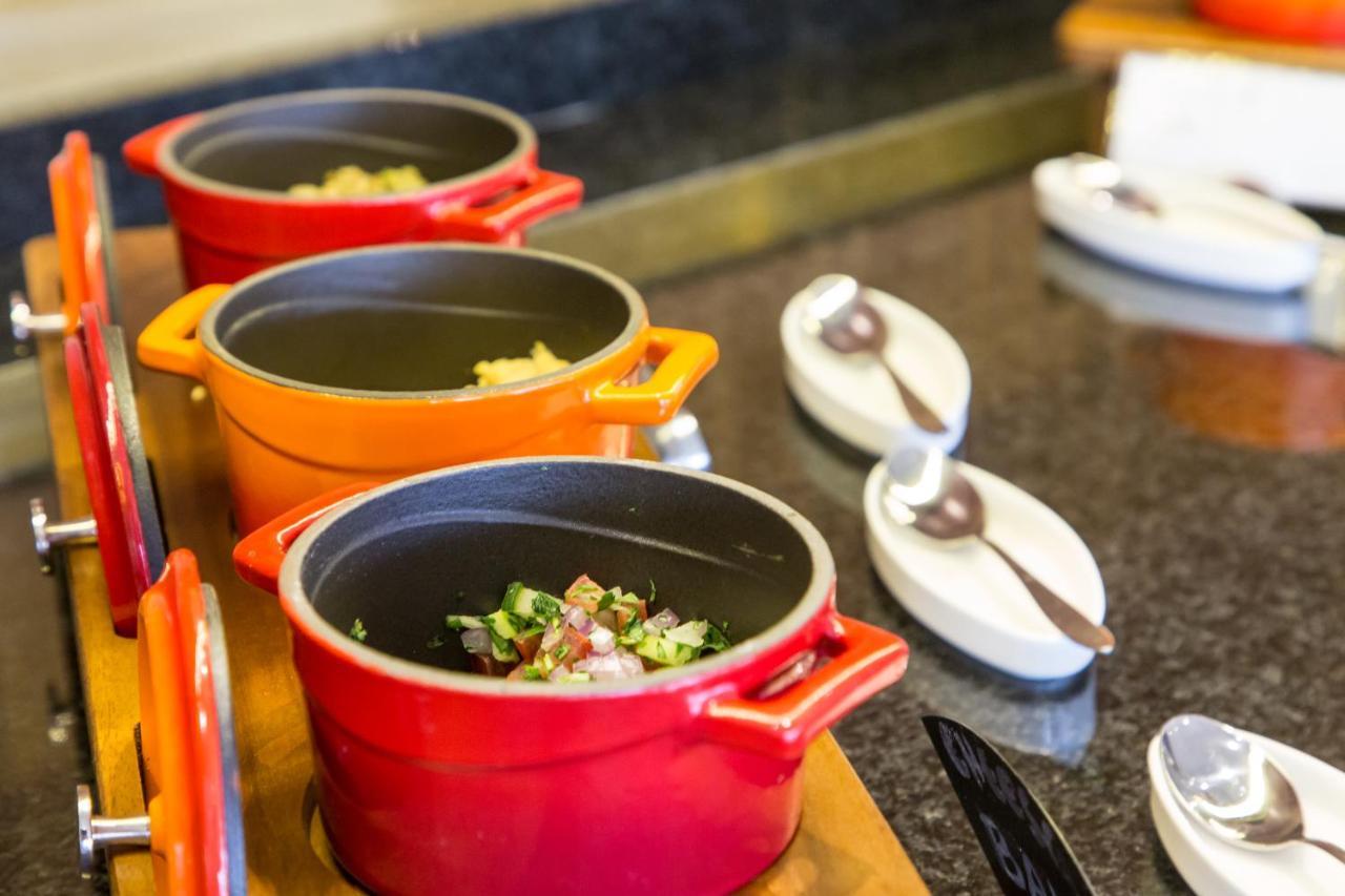 スイスホテル サラエボ サラエヴォ エクステリア 写真 A Le Creuset cast iron casserole