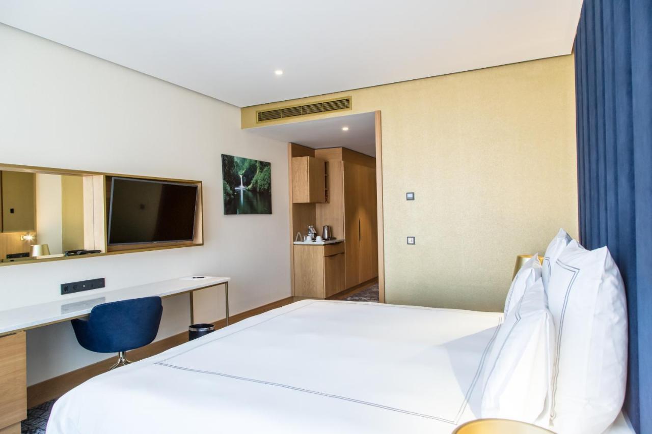 スイスホテル サラエボ サラエヴォ エクステリア 写真 A room at the hotel